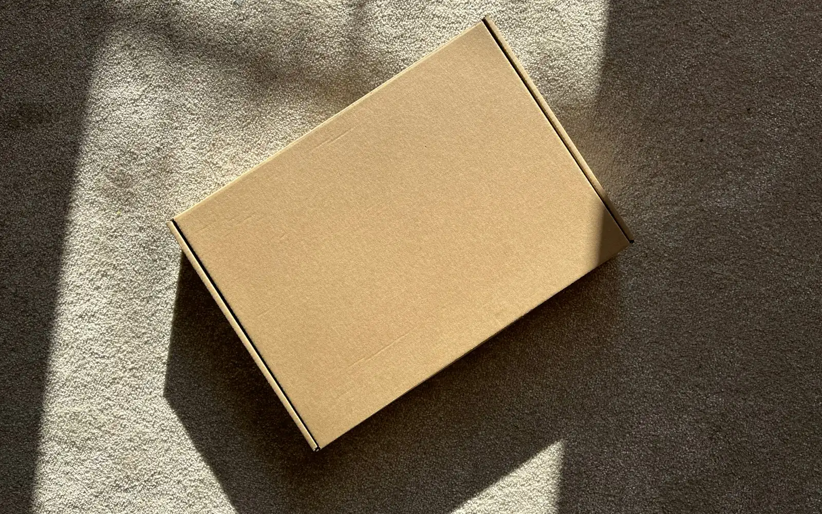 A new kraft mailer box in raking light